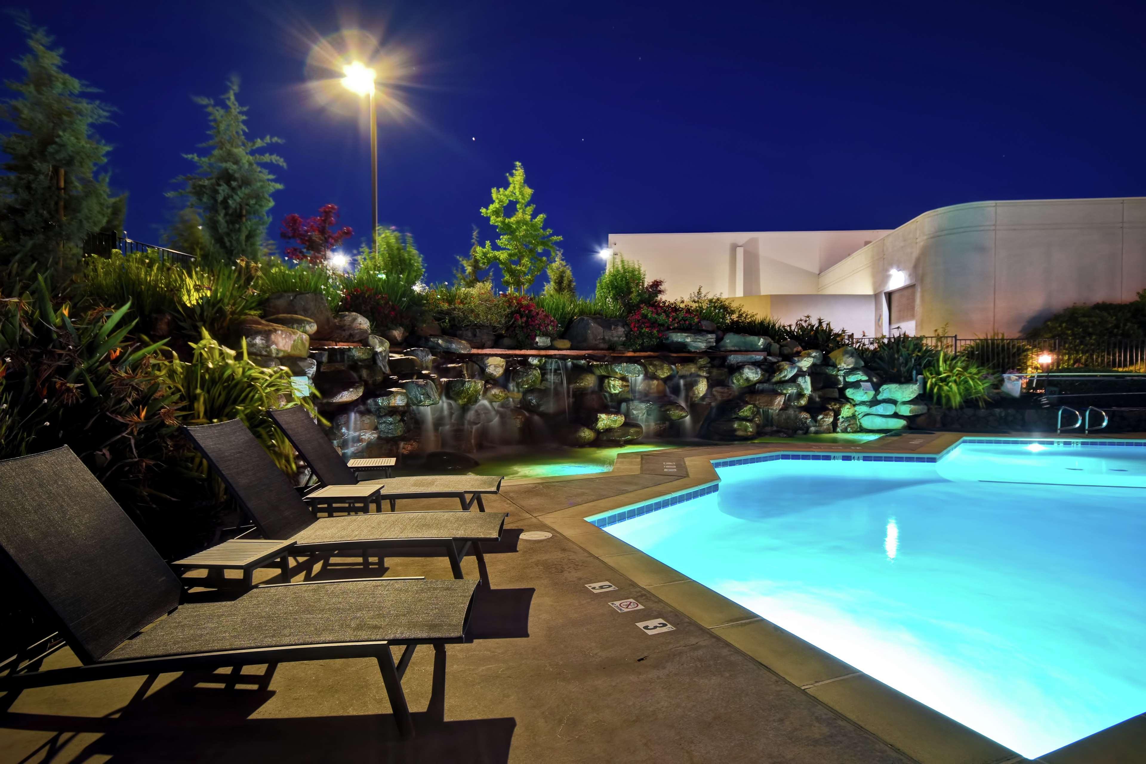 Doubletree By Hilton Pleasanton At The Club Hotel Esterno foto